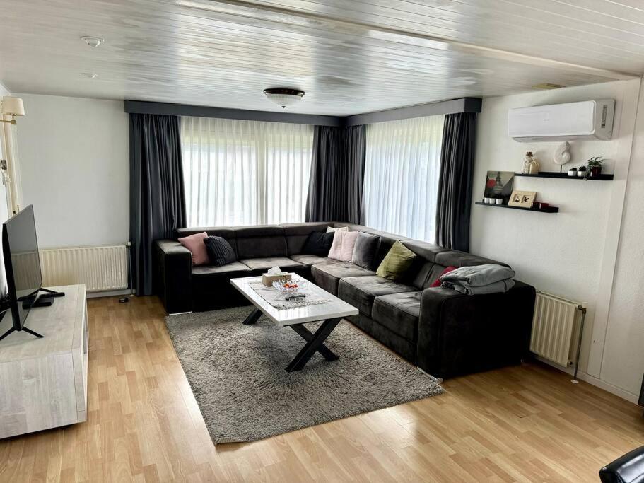 Luxe Chalet In Prachtig Natuurgebied Lith المظهر الخارجي الصورة
